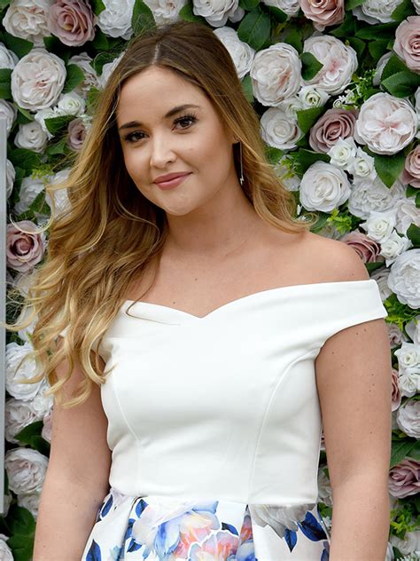 Mum to 2 beautiful girls. Jacqueline Jossa WOWS fans with glamorous new look in sexy ...
