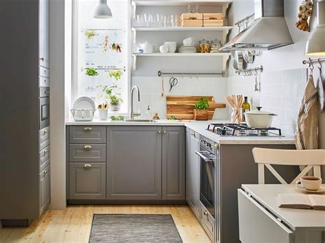 Plywood atau dalam bahasa indonesia disebut dengan kayu lapis merupakan jenis kayu yang umum digunakan untuk material kitchen set. Ketahui Jenis Material Kitchen Set untuk di Rumah Anda