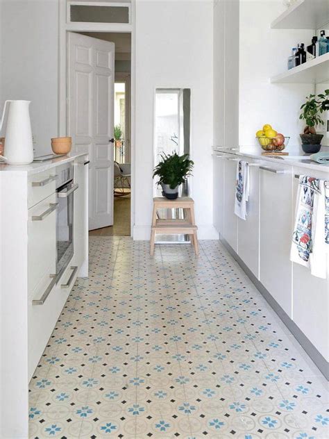 Venta e instalación de suelo para gimnasio: Un piso antiguo renovado al completo | Pisos de cocina ...