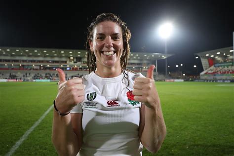 Sarah Hunter Reveals The Three Players She Told About Her England