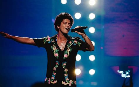 Bruno mars live 2018 full concert. WTF: This Malaysian Is Legitimately Selling Two Bruno Mars ...