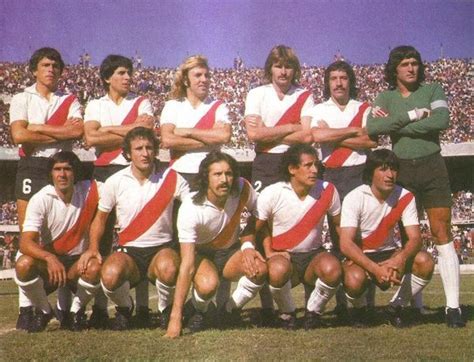 Campeon Metropolitano 1977 Arriba Passarella Comelles Merlo Lonardi Héctor López Y Fillol