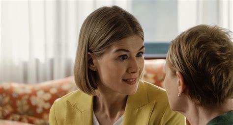 The film stars rosamund pike, peter dinklage, eiza gonzález, chris messina, macon blair, alicia witt, and damian young, with isiah whitlock jr. "Descuida, yo te cuido": nuestra crítica de Rosamund Pike ...