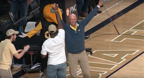 Professional golfer stewart cink has announced he is taking a break from golf following his wife lisa's diagnosis with breast cancer. Stewart Cink's Massive Basketball Putt - GolfPunkHQ