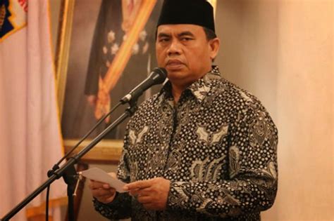 Kurva kasus harian corona di dki jakarta mengalami penurunan sejak psbb dimulai pad 10 april. sekda dki jakarta saefullah meninggal akibat covid-19