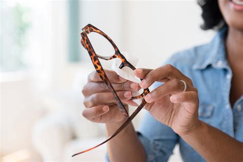 Here's the simple science behind it. Face Mask Tips: How to Keep Your Glasses from Fogging Up ...
