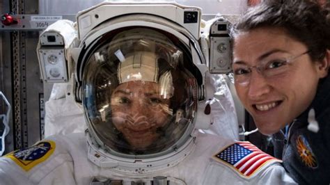 Dos Astronautas Mujeres En El Espacio La Histórica Caminata Espacial