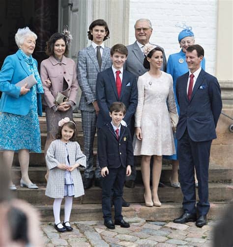 Esta categoría contiene las siguientes 21 páginas La Familia Real danesa se reúne en la confirmación del ...