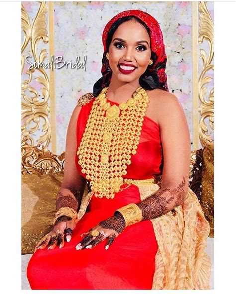 Natural Somali Woman In Traditional Wear Somali Clothes Somali Wedding Traditional Outfits