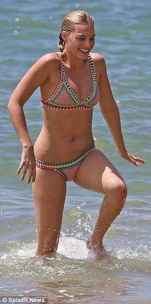 Celebrity In Swimwear Photo Collections Margot Robbie Shows Off Her Beach Body In A Pink