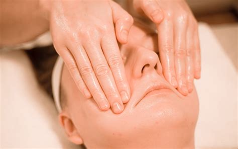 How To Do Facial Massage Step By Step And What Are Its Benefits Vedix