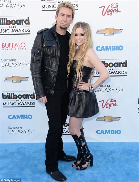 Avril Lavignes Ex Husband Deryck Whibley Finally Drops Her Last Name