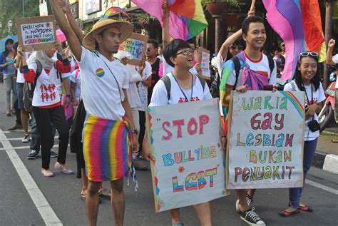 Indonesia chủ trương kỳ thị cộng đồng LGBT sống trong sợ hãi vì bị tấn