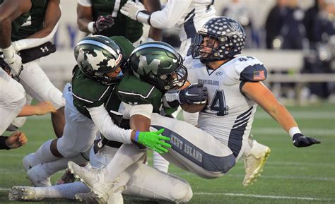 No 4 Milford Mill Football Finishes Business With 25 16 Win Over Kent