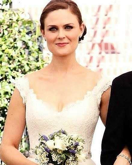 Hottest Emily Deschanel Bikini Pictures Shows God Took Sweet Time To