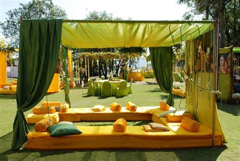 10 Awesome Budget Wedding Hall Decoration Ideas