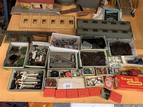 A Very Large Quantity Of Hornby Model Railway Accessories Level