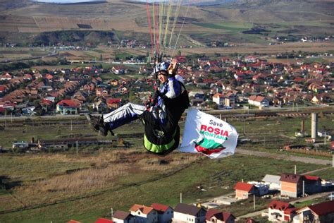 Fânfest este un festival cultural și ecologic ce are loc la roșia montană, județul alba. FOTO/ Protest la înălțime pentru Roșia Montană ...