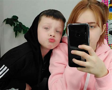 Rosja 13 latka miała zajść w ciążę z 10 latkiem Rodzina ujawniła nowe