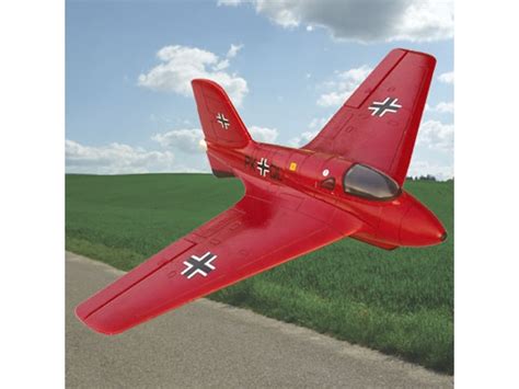 Dies ist ein selbstgebautes auto mit raketenantrieb. Me-163 mit Raketenantrieb, Spw.740mm, RC-Modellflugzeug ...