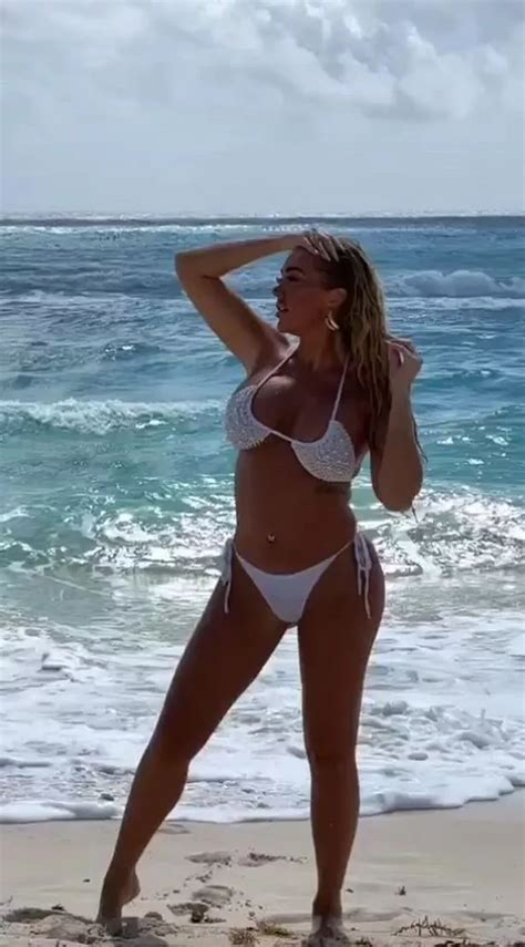 Aisleyne Horgan Wallace Sizzles In Tiny Bikini For Eye Popping Beach