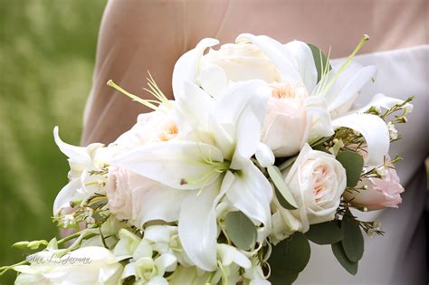 Simple And Elegant Colors For A Bridal Bouquet Bridal Bouquet