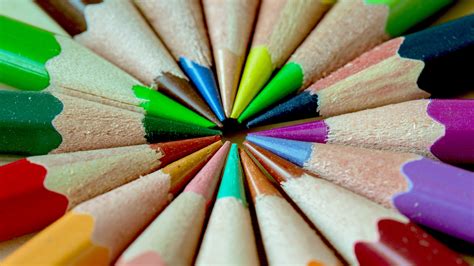 무료 이미지 연필 날카로운 자 꽃잎 펜 손가락 녹색 빨간 색깔 푸른 노랑 원 크레용 닫다 매크로