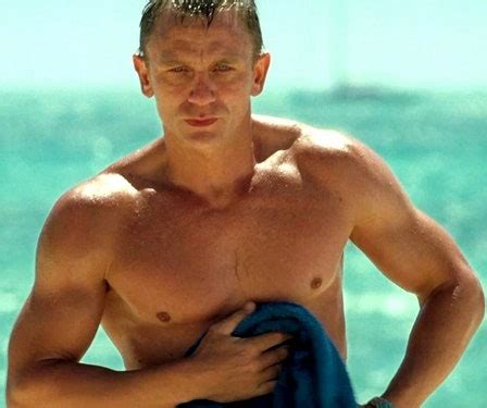 19 Reasons To Love Daniel Craig 3 Of Them Are Shirtless Glamour