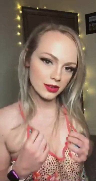 Blonde With Red Lips And Big Nips Xhamster