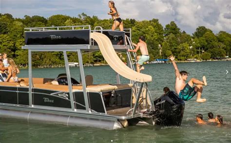 6 Best Inflatable Pontoon Boat Slides 2023 Reviews Lakelubbers