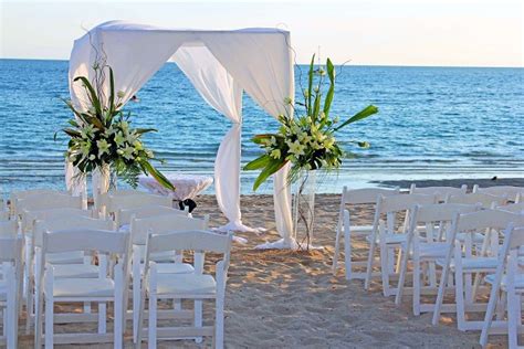 Our waterfront venue is one of anna maria island's most appealing sites for wedding celebrations. How To Plan A Destination Wedding In Mexico