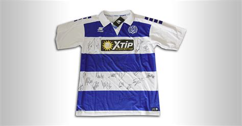 Hi, wollte mir bei amazon das neue trikot holen. MSV Duisburg - Trikot von der Mannschaft signiert