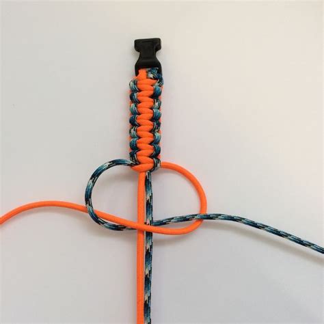How to make a cobra braid paracord bracelet. 17 Amazing DIY Paracord Bracelet Patterns