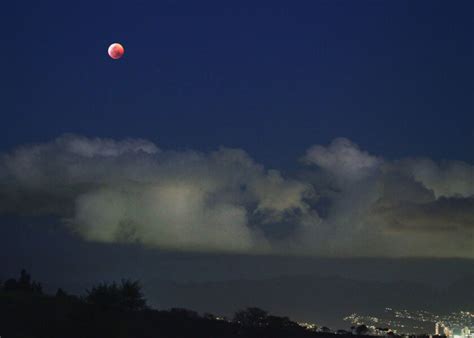 Lunar Eclipse Over Pearl City Hawaii Sky And Telescope Sky And Telescope