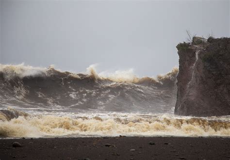 Photos Winds Whip Up 20 Foot Waves On Lake Superior Mpr News