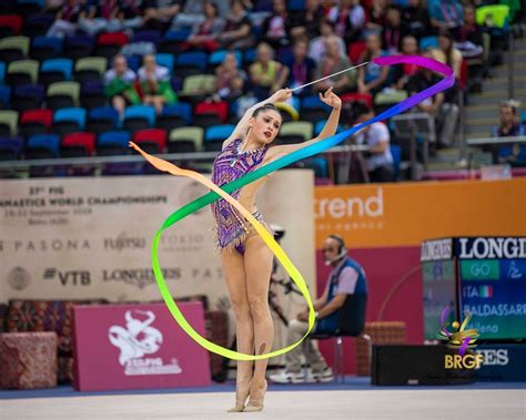 Con uno sguardo alle gare di oggi e al suo futuro di domani eleganza innata, disciplina ferrea e leggiadria da farfalla. Milena Baldassarri (Italy), World Championships (Baku ...