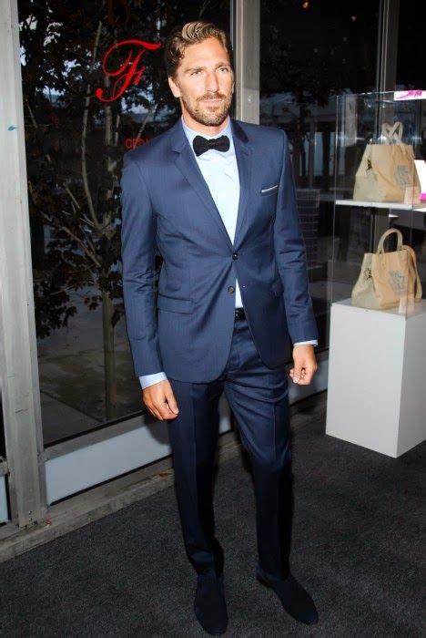 Lundqvist, tied with sawchuk in nhl wins, appreciates place among greats. Blue and Bowtie | Suit and tie, Nice dresses, Luxury outfits