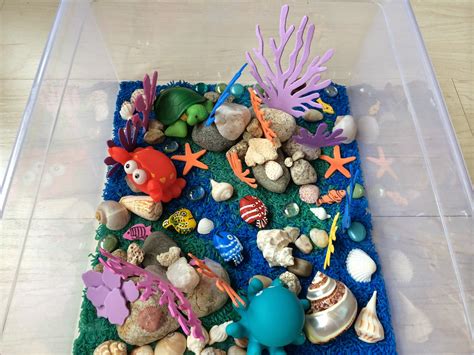 These winter painting ideas make winter art fun! Creative Projects for Kids: Coral Reef Sensory Bin