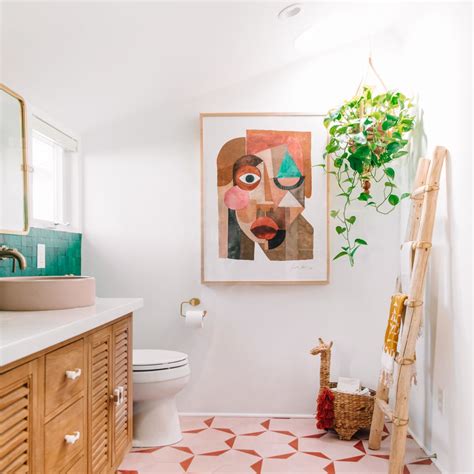 Bathrooms With Beautiful Wall Decor That Will Inspire A Refresh