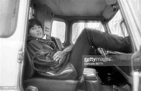 Sophie Marceau Dans Un Camion Lors Du Tournage Du Film La Boum à News Photo Getty Images