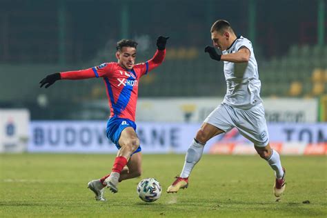 Pierwsza z drużyn zagra w finale rozgrywek po raz drugi, po pięćdziesięciu czterech latach przerwy. Raków - Pogoń 0:1 - wynik i relacja z meczu Ekstraklasy ...