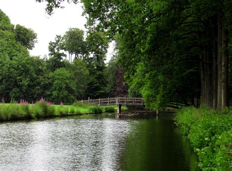 Barneveld is a town in gelderland, located in a region of woods and heath, southeast of amersfoort. Boswandeling in en om Barneveld - Deel 1 - De Veluwenaar