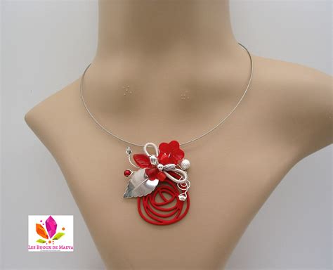 Collier fantaisie rouge pendentif Spirale