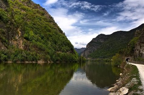 Orarul autobuzului 105 pentru săptămâna viitoare: 9 Stunning roads in Romania that you should drive on