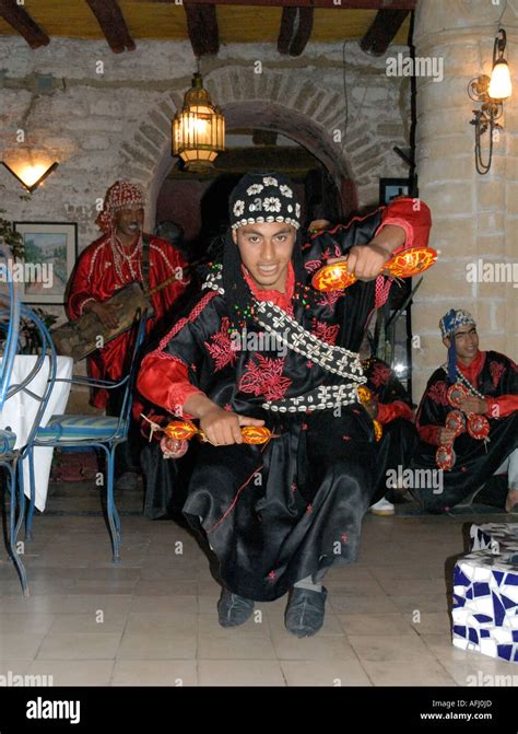 Moroccan Folklore Entertainment Hi Res Stock Photography And Images Alamy