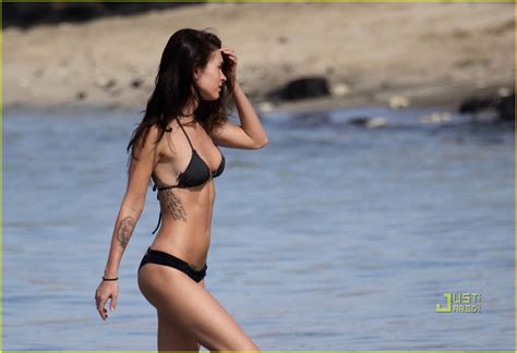 Megan Fox S Bikini Takes Hawaii Photo Bikini Brian Austin