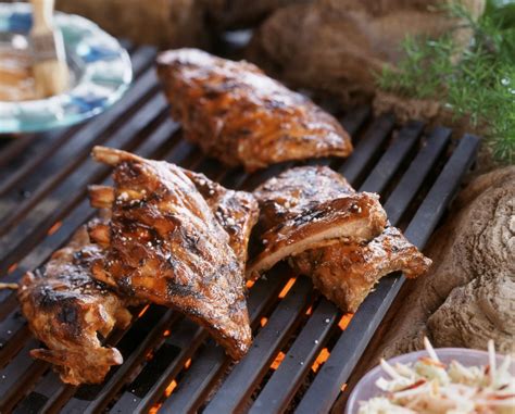 Louis style ribs doesn't refer to a dry rub or bbq sauce. How to Slow-Cook Barbecue Ribs on the Grill