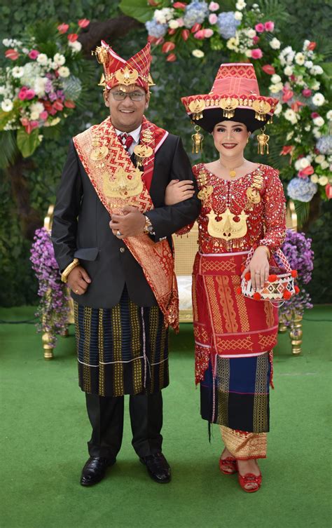 Pakaian Adat Karo | Gaya pengantin, Baju pengantin, Gaya model pakaian