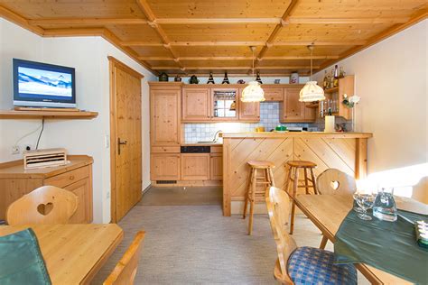 The city that uniquely combines a rich cultural and historical heritage and najmodernijie benefits one of top tourist destinations. Pension Haus Katja - Bildergalerie - Haus Katja