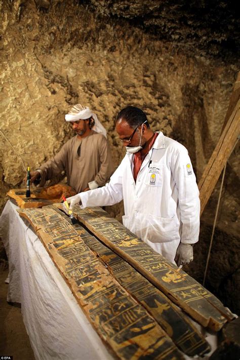 egyptian archaeologist discovered 3500 years old mummy as they explore tombs pic education